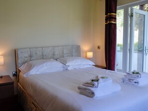 2 bedrooms, free WiFi, bed sheets - Seaviews and Hot Tub at The Fairways - UK39821 (Portpatrick)