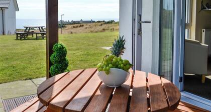 Seaviews and Hot Tub at The Fairways - UK39821