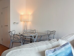 Dining - 2 bedroom accommodation in Westward Ho! (Westward Ho!)