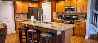 Haven House: Hot Tub, Walking Trails, Private Office