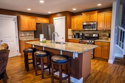 Haven House: Hot Tub, Walking Trails, Private Office