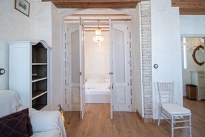 3 slaapkamers, een strijkplank/strijkijzer, wifi, beddengoed