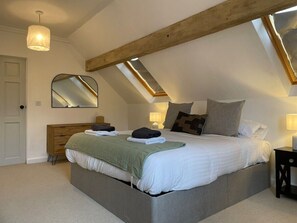 3 bedrooms, iron/ironing board, travel cot, free WiFi