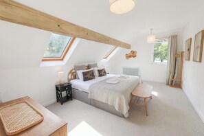 3 bedrooms, iron/ironing board, travel crib, free WiFi