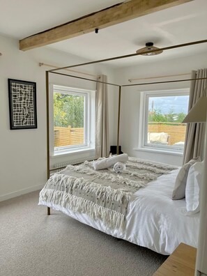 7 bedrooms, iron/ironing board, travel cot, free WiFi
