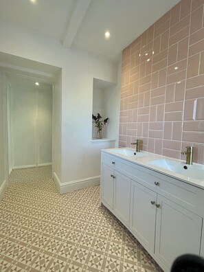 ヘアドライヤー、タオル