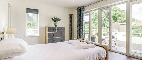 3 bedrooms, free WiFi, bed sheets