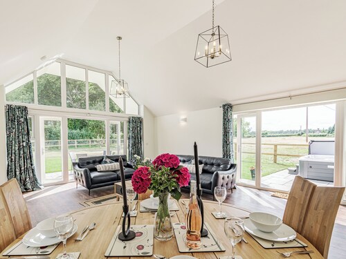 3 bedroom accommodation in Neatishead