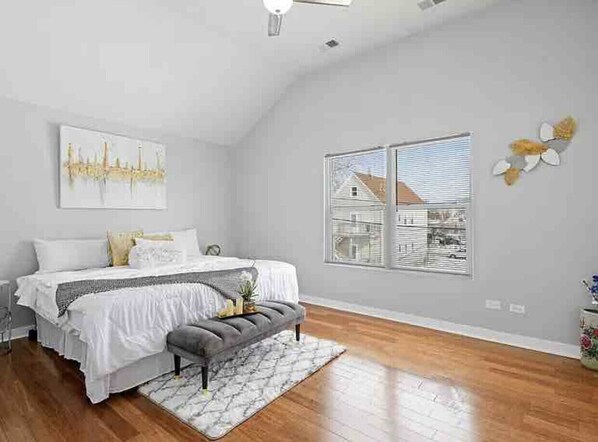 4 Schlafzimmer, Schreibtisch, Bügeleisen/Bügelbrett, WLAN