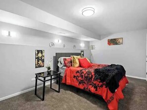 4 bedrooms, desk, iron/ironing board, WiFi