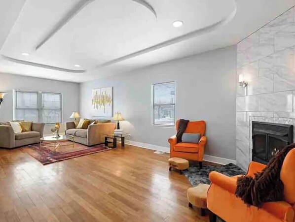 Smart TV, fireplace