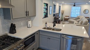 Fridge, microwave, oven, stovetop - Southern Stunner - 4 bedroom house close to Downtown and Beach (Charleston)