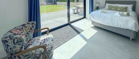 6 bedrooms, free WiFi, bed sheets, wheelchair access