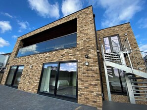 Exterior - 6 bedroom accommodation in Elmer (Elmer)
