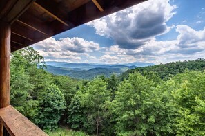 Property grounds - Mountain Views & Game Room|Hot Tub & Autumn Colors (Sevierville)