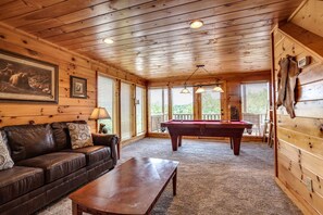 TV, fireplace, DVD player, offices - Mountain Views & Game Room|Hot Tub & Autumn Colors (Sevierville)