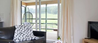 3 bedroom accommodation in Blacknest, near Alton