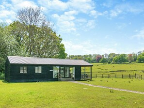 Exterior - 3 bedroom accommodation in Blacknest, near Alton (Blacknest, near Alton)