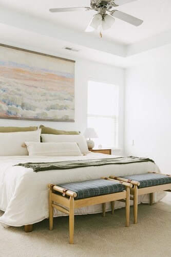 "The Kearney" BRIGHT MODERN STAY w/ Yard - 3BR