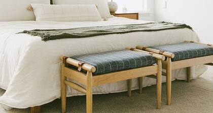 "The Kearney" BRIGHT MODERN STAY w/ Yard - 3BR