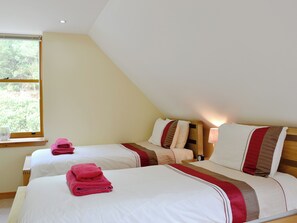 2 bedrooms, free WiFi, bed sheets - A beautiful barn conversion set within the grounds of a working farm. (Benmore near Dunoon)