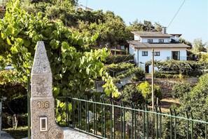 Exterior detail - Casa do Castelo Guesthouse (Castelo de Paiva)