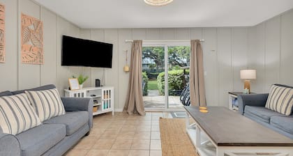 Swim, bike, relax: South Side Condo near East Beach with 4 bikes included
