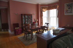 Dining - Saratoga Gem 6bed/5bath walk to the track, Broadway, congress park (Saratoga Springs)