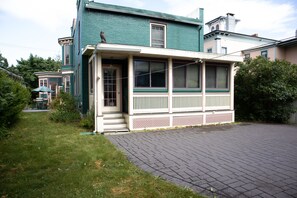 Exterior - Saratoga Gem 6bed/5bath walk to the track, Broadway, congress park (Saratoga Springs)