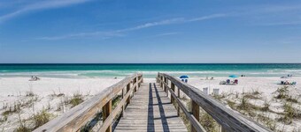 Cozy Beachside Condo sleeps 8! Mins from sand+pool.