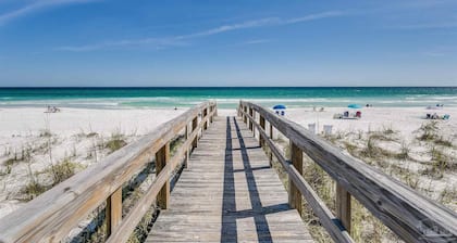 Cozy Beachside Condo sleeps 8! Mins from sand+pool.