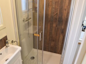 Towels - Stylish with complete tranquillity, the perfect place to relax and unwind. (Cantley)