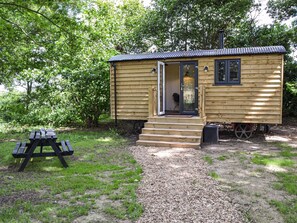 Exterior - Stylish with complete tranquillity, the perfect place to relax and unwind. (Cantley)