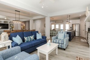 Smart TV, fireplace, table tennis, books - Luxurious169 Jacana w/Gourmet Kitchen- steps to beach and bike path Spa Elevator (Hilton Head Island)