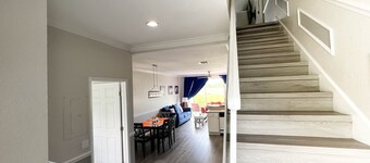 Perfect family two story Villa 8 near SeaWorld