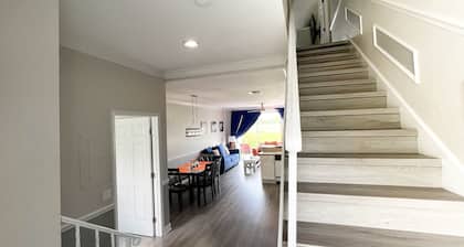 Perfect family two story Villa 8 near SeaWorld