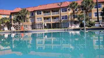 Piscine extérieure, piscine chauffée