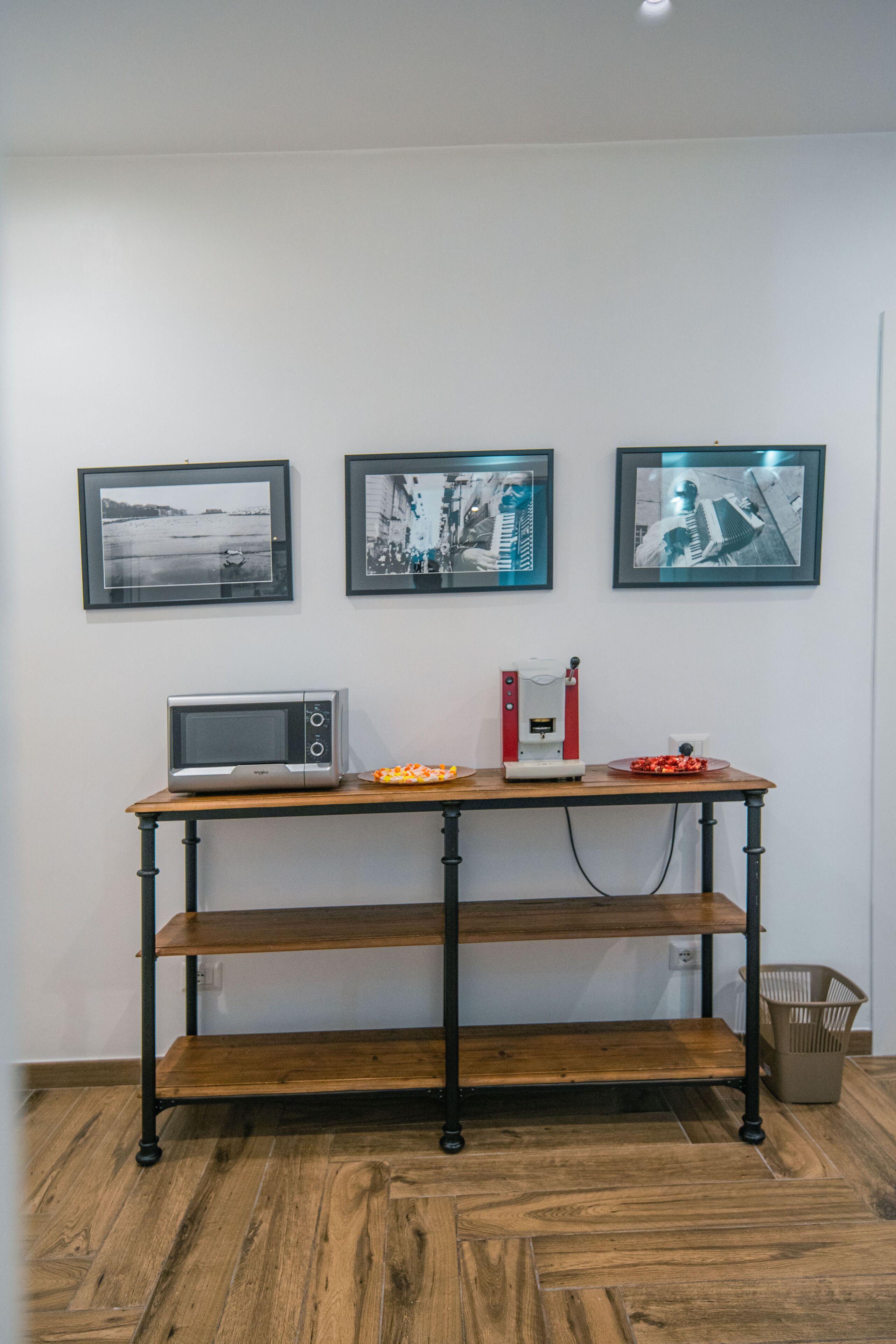 Foto - HUB FERROVIARIO - 12 Posti Letto per il Tuo Gruppo a Napoli con Wifi e Netflix