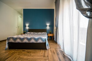 Basic-værelse | Dundyner, individuelt design, individuel indretning, skrivebord