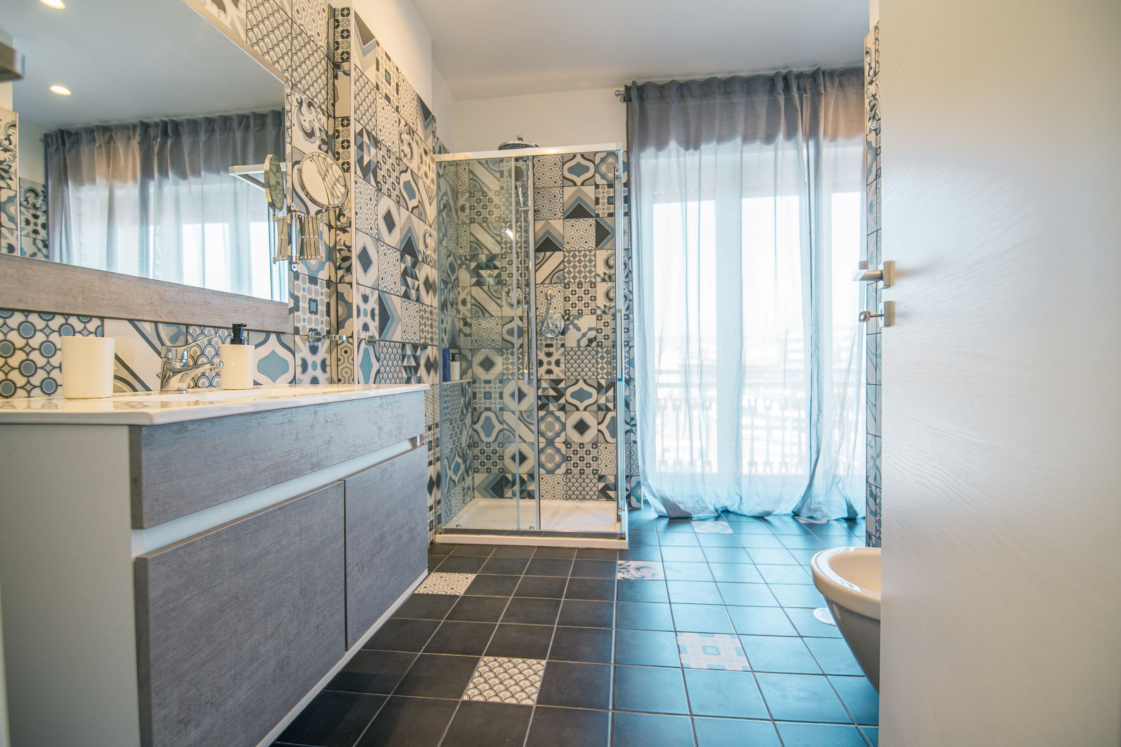 Foto - HUB FERROVIARIO - 12 Posti Letto per il Tuo Gruppo a Napoli con Wifi e Netflix