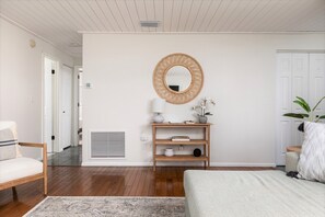 3 camere, una scrivania, ferro/asse da stiro, culla da viaggio