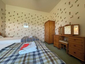 3 dormitorios, cuna de viaje, wifi gratis y ropa de cama
