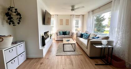 Serene Cottage with view of Green Lake