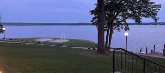 Serene Cottage with view of Green Lake