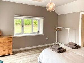4 bedrooms, free WiFi, bed sheets