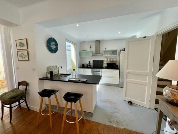 Fridge, oven, dishwasher, toaster