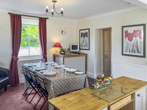 Dining - 4 bedroom accommodation in Nordham, near Beverley (Nordham, near Beverley)