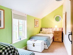 4 bedrooms, free WiFi - 4 bedroom accommodation in Nordham, near Beverley (Nordham, near Beverley)