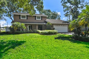 Exterior - Private Two Story Corner Home + Pool + Game Room (Tampa)