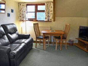 TV - Ideal location for a couple wishing to discover and explore Devon and Cornwall. (Dunterton, near Tavistock)